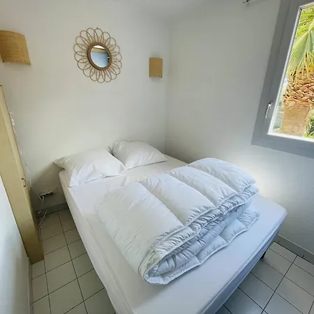 Apartment Avec Piscine, Tennis, Clim, Parking Et Wifi Au Cap D'agde - Fr-1-723-118